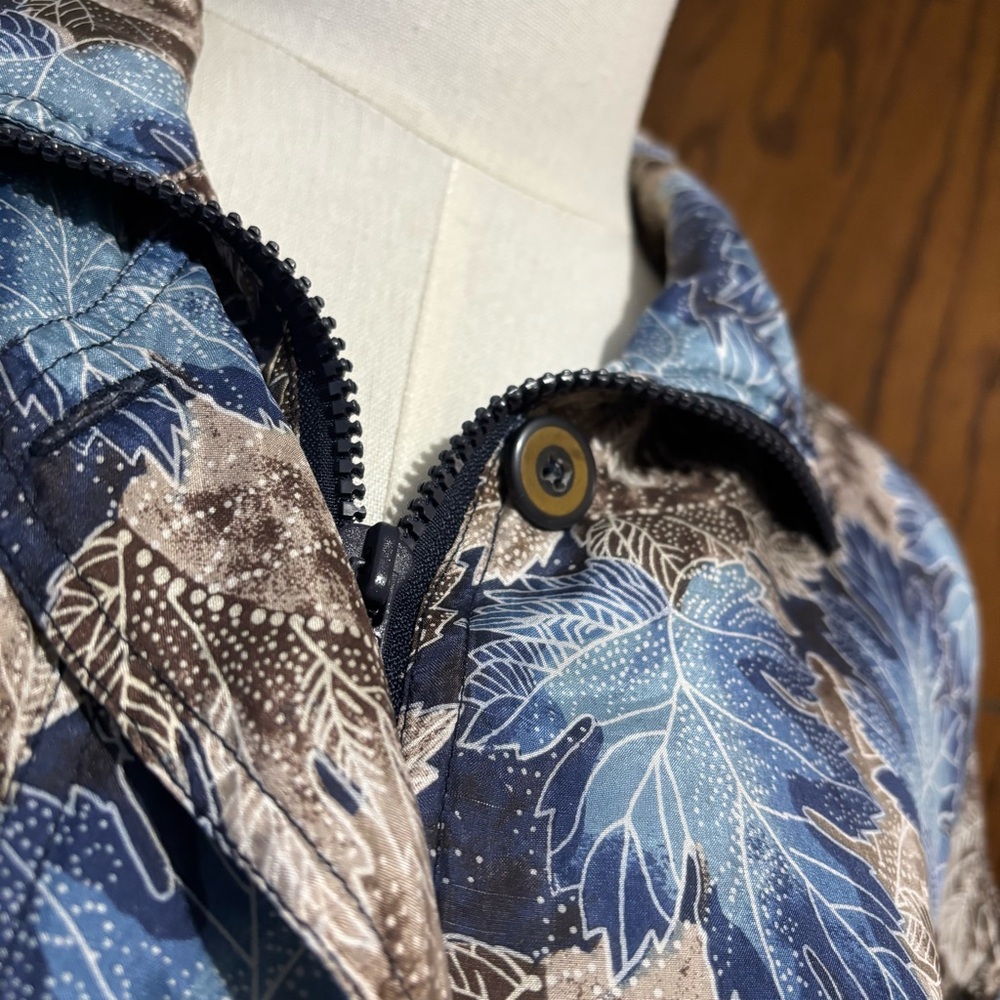 Stunt Sports Silk Jacket Size Medium Floral Abstract Print Detail Blue Grey - Picture 4 of 10